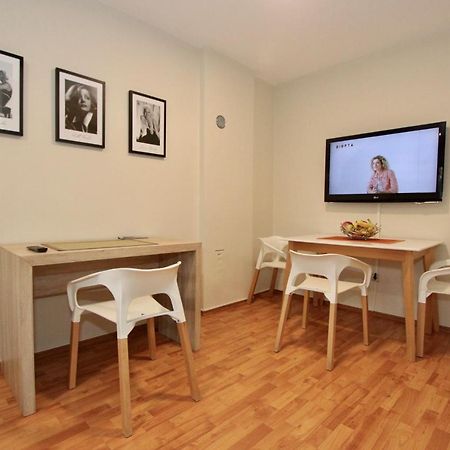 Cozy Apartments In Belgrade, Cukarica, Zeleznik, Free Parking And Wifi 외부 사진