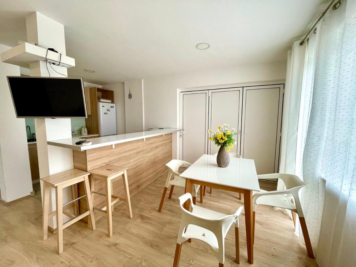 Cozy Apartments In Belgrade, Cukarica, Zeleznik, Free Parking And Wifi 외부 사진
