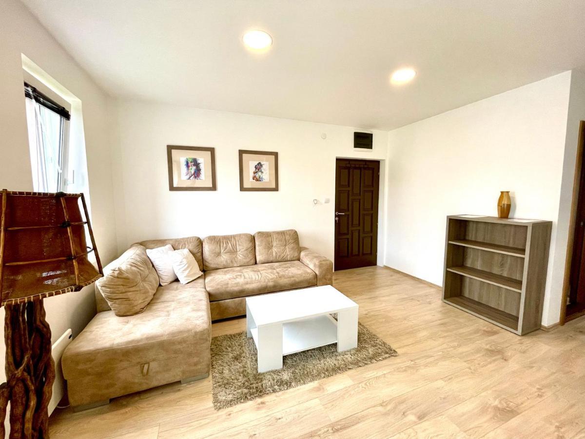 Cozy Apartments In Belgrade, Cukarica, Zeleznik, Free Parking And Wifi 외부 사진
