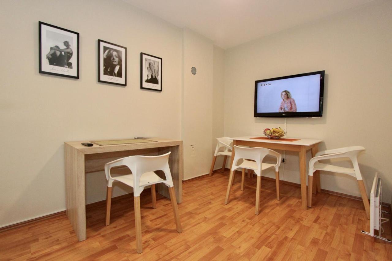 Cozy Apartments In Belgrade, Cukarica, Zeleznik, Free Parking And Wifi 외부 사진