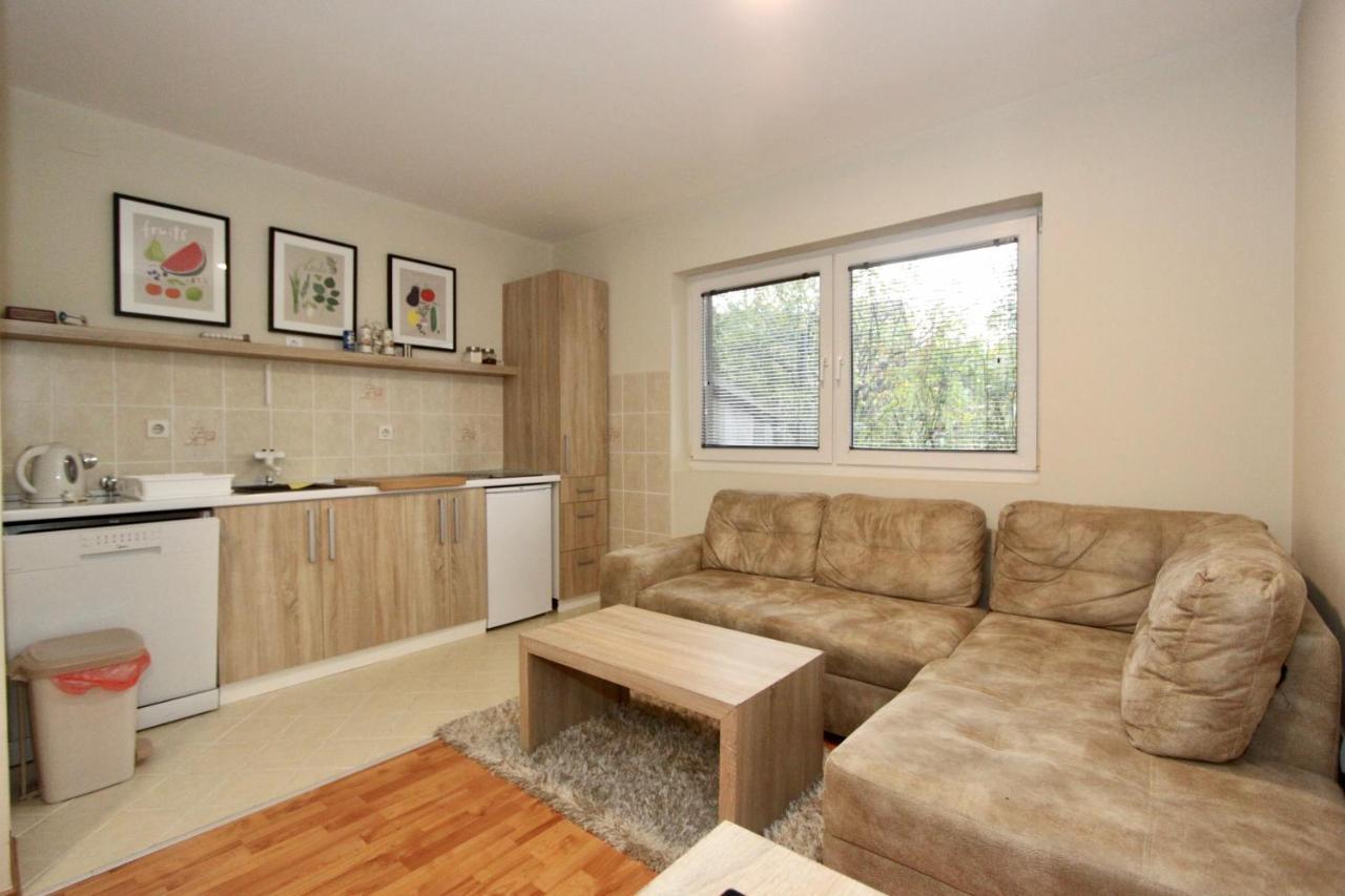 Cozy Apartments In Belgrade, Cukarica, Zeleznik, Free Parking And Wifi 외부 사진
