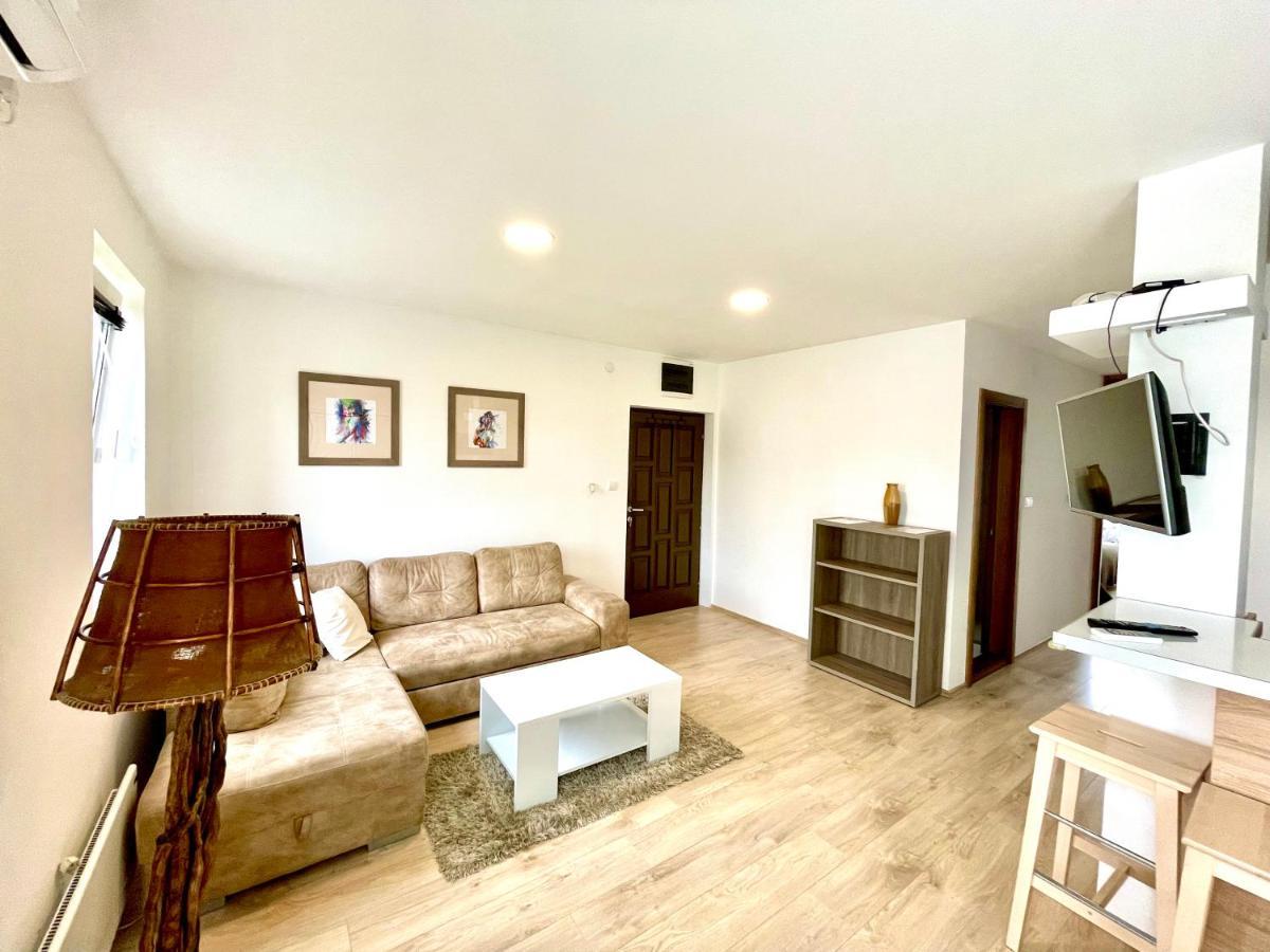 Cozy Apartments In Belgrade, Cukarica, Zeleznik, Free Parking And Wifi 외부 사진