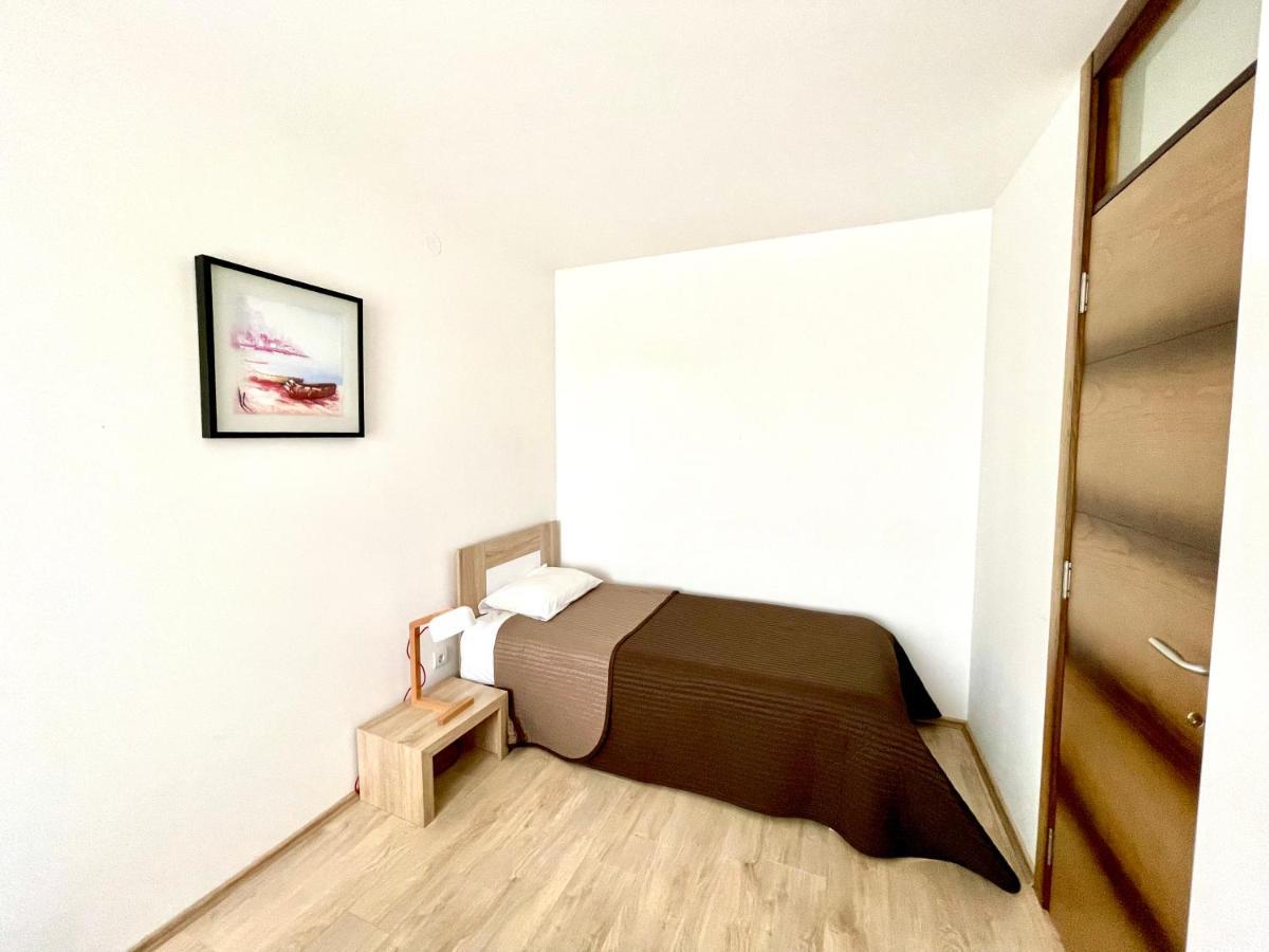 Cozy Apartments In Belgrade, Cukarica, Zeleznik, Free Parking And Wifi 외부 사진