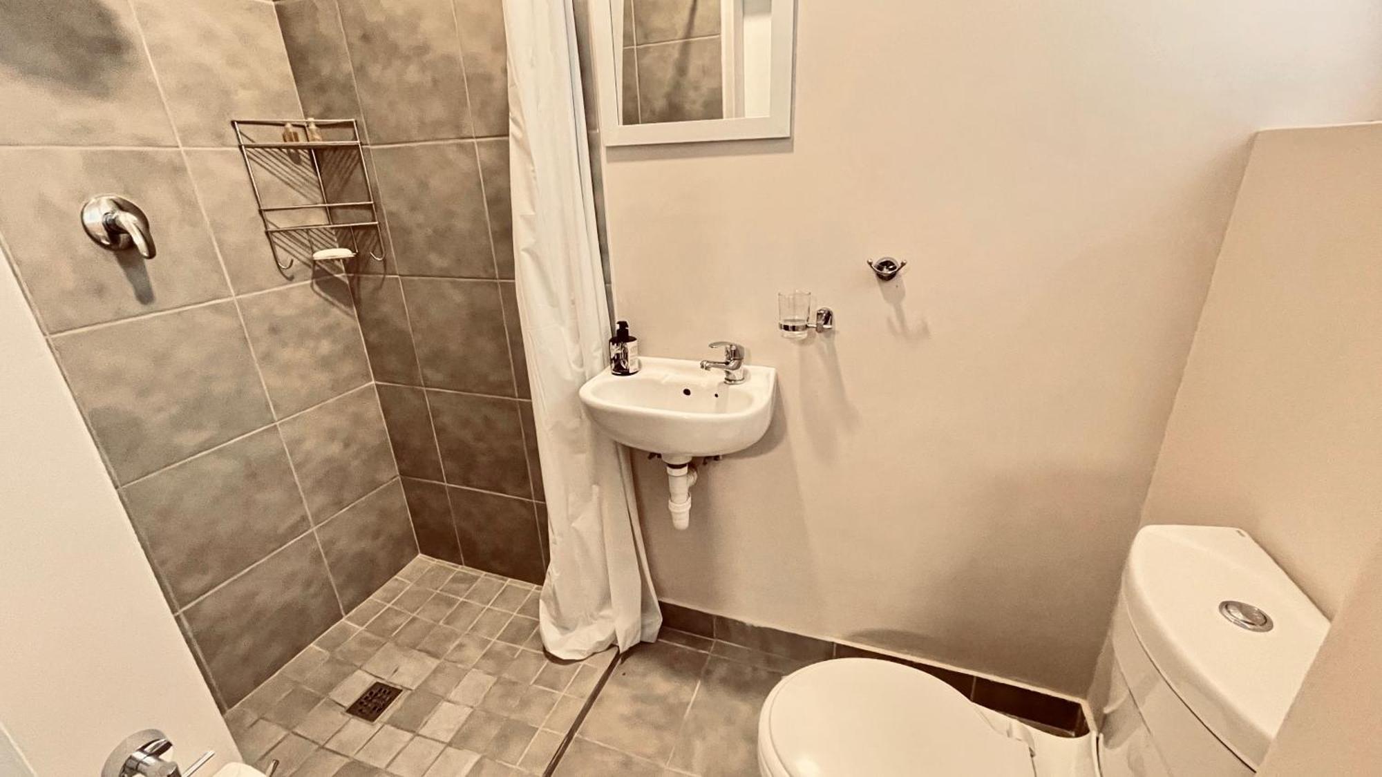 Cozy Apartments In Belgrade, Cukarica, Zeleznik, Free Parking And Wifi 객실 사진